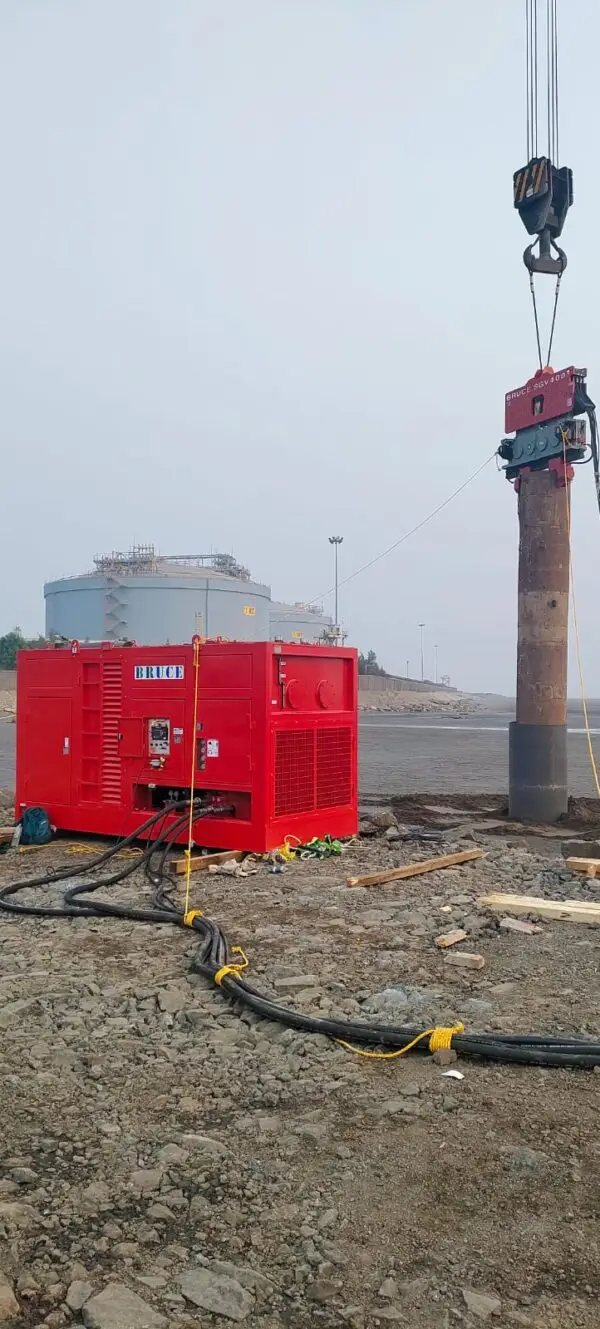 vibro hammer-bruce sgv-400 vibro hammer-casing pile-WA0020 (8)