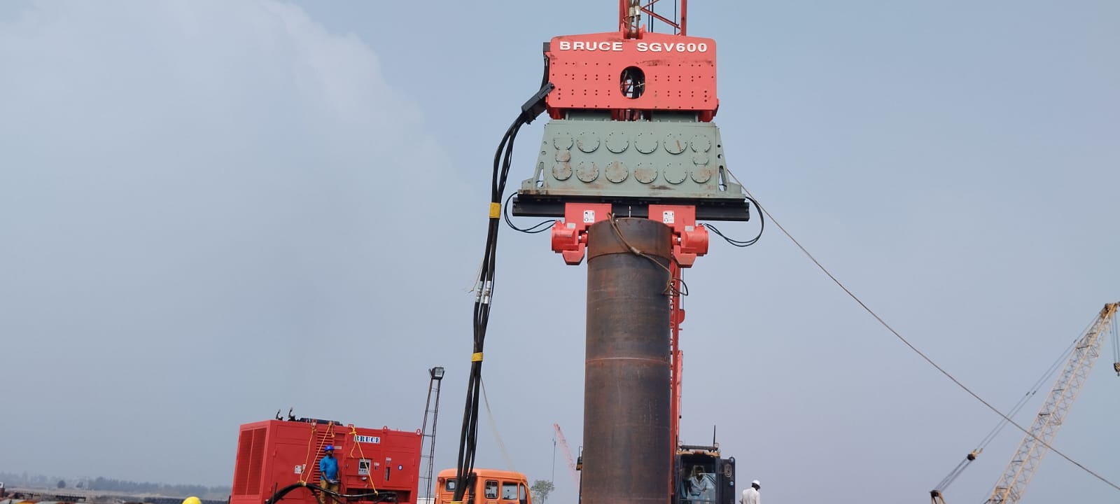 BRUCE Vibro Çekiç SGV-600 in Action Powerful Performance at Casing Pile Driving Sites !!